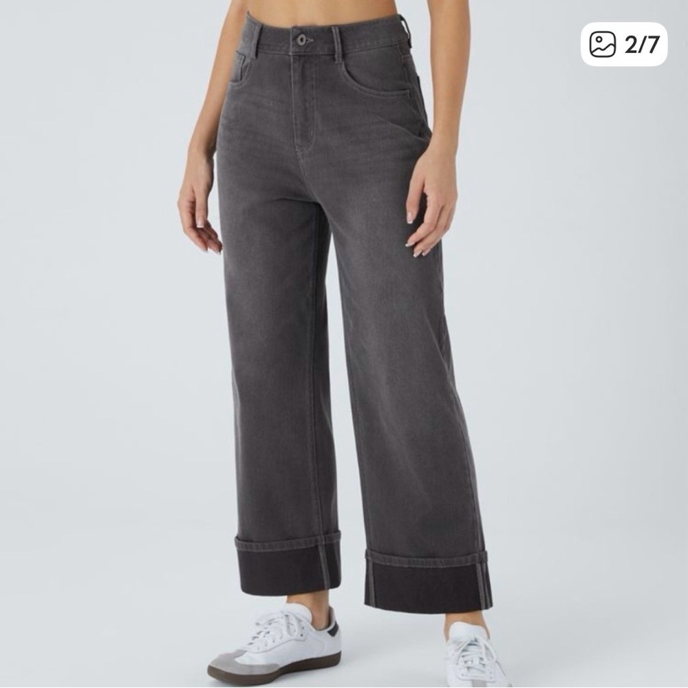 HALARA flex High Waisted
Pockets Rolled Hem Wide Leg
Washed Jeans NWT size XL
